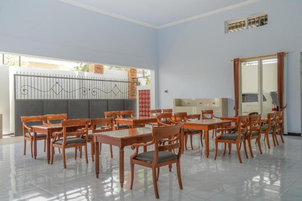 Oyo 477 Raka Residence Syariah Purwoharjo Banyuwangi Banyuwangi  Exterior photo